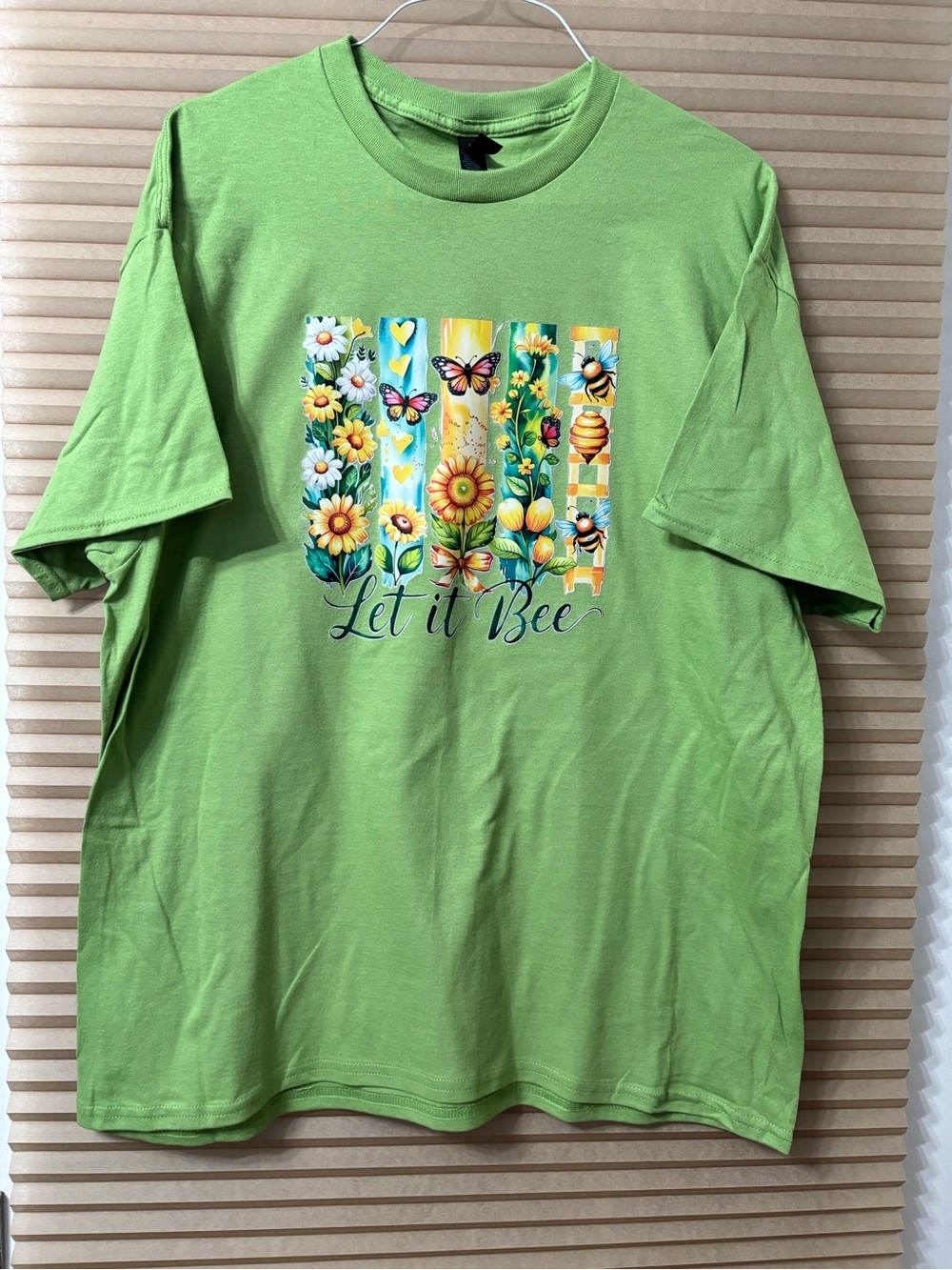 NEW size XL Green 'Let It Bee' Floral Graphic Tee